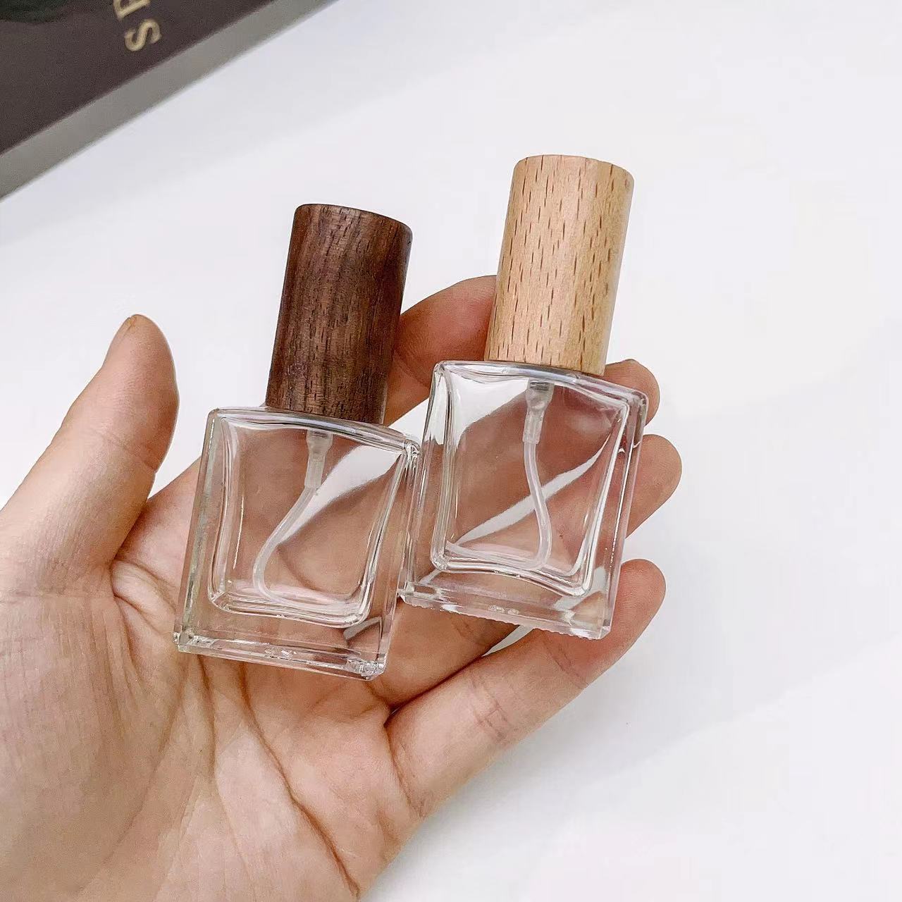 زجاجة بخاخ عطر من الزجاج السمي - مراجعة Oud Perfume Spray وسعره
